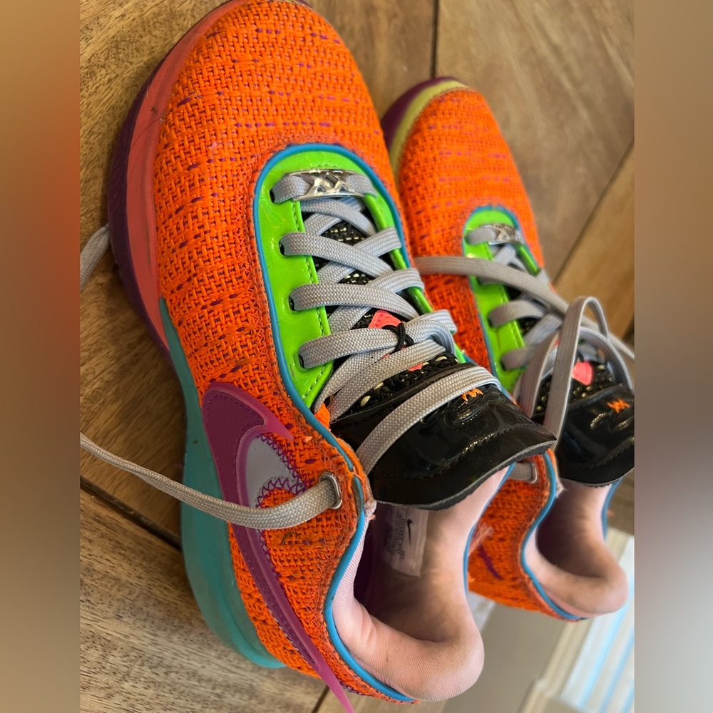 Boys basketball shoes 5.5
